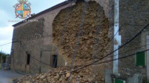 Derrumbe de fachada en c/ Delme (Establiments)