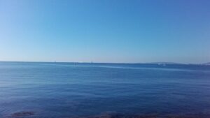 mar en calma sol buen tiempo