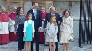 Imagen de los reyes em&eacute;ritos y los actuales en la Seu