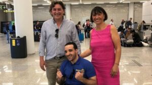 Toni Qui&ntilde;onero junto con Toni Roig, CEO de Urbia Services, y Saloua Far, de Rotary Club Calvi&agrave;