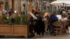 terraza bar palma turistas