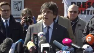 Puigdemont sale de prisi&oacute;n