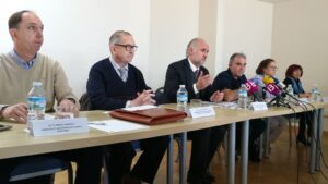 Representantes vecinales y hotelero escenifican su uni&oacute;n ante la falta de resultados