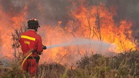 Imagen de archivo: La UME durante un incendio forestal.