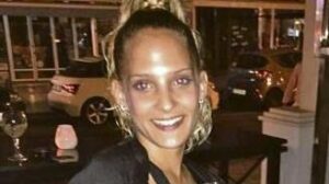 conductora porsche ciclistas