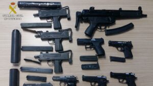 Imagen de las armas de guerra intervenidas