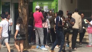 Concentraci&oacute;n a las puertas de la vivienda