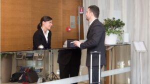 recepcion hotel trabajo turismo trabajador