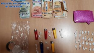 Imagen de la droga y dinero incautados