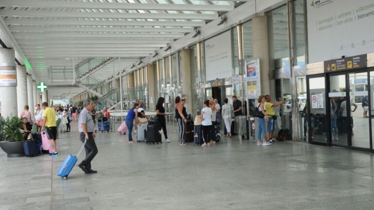 aeropuerto son sant joan avion