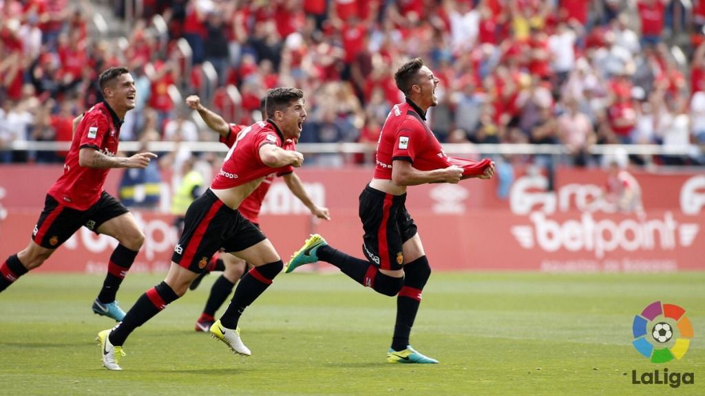 Lo jugadores celebrando uno de los goles