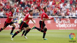 Los jugadores celebrando uno de los goles de la ida