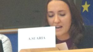 Una de las portavoces del Grupo de apoyo a Valtonyc, Ariadna Suaria, desde Bruselas