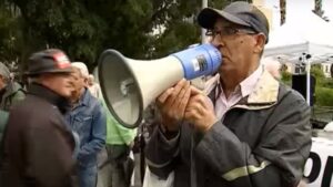 manifestacion megafono