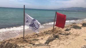 playa cerrada carabela portuguesa