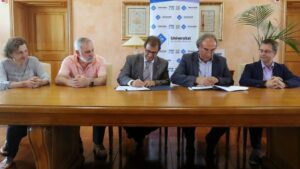 Imagen de la firma del convenio