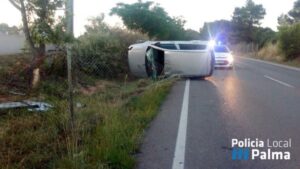 coche volcado accidente