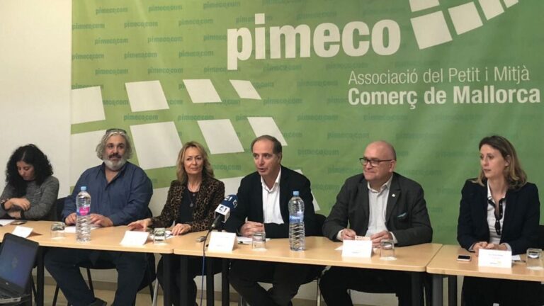 Ejecutiva de PIMECO con Toni Fuster en el centro