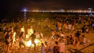 Imagen de la Revetla de 2017 en la playa de Ca'n Pere Antoni