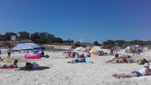 playa turistas calor