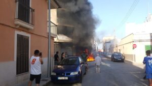 El fuego y el humo han puesto en guardia a los vecinos