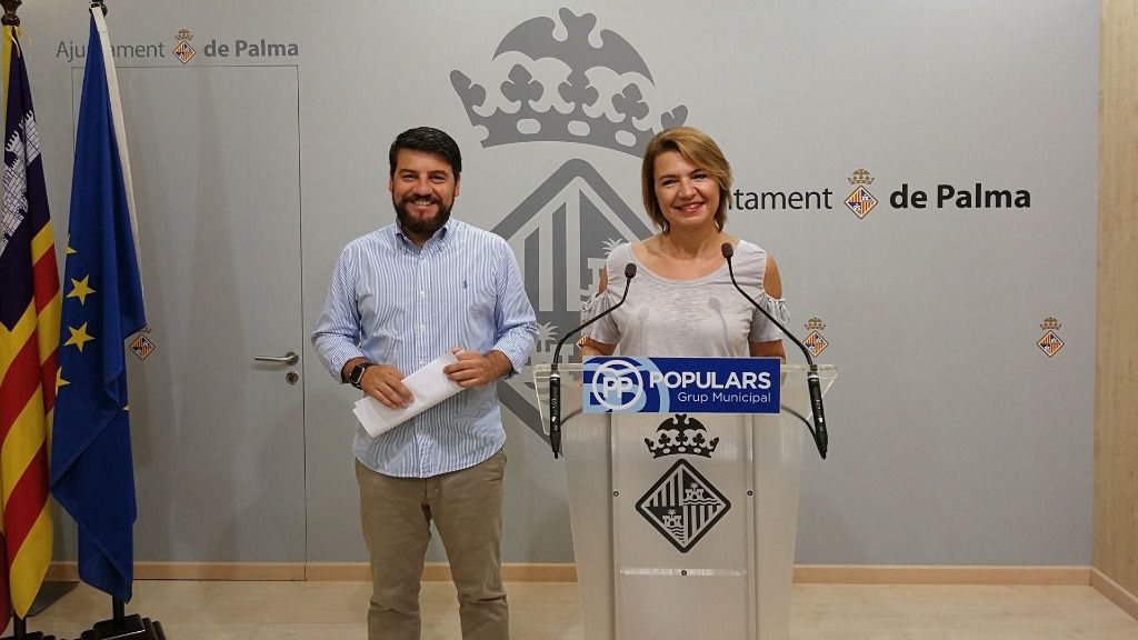 Los populares Marga Durán y Javi Bonet, en Cort