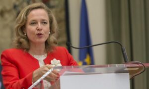 Nadia Calvi&ntilde;o, ministra de Econom&iacute;a y presidente de la CDAE