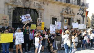 www.mallorcadiario.com_galerias-noticias_galerias_520449_manifestacionanimales_10_