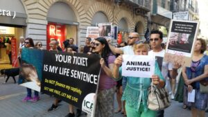 www.mallorcadiario.com_galerias-noticias_galerias_520449_manifestacionanimales_12_