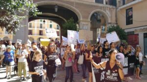 www.mallorcadiario.com_galerias-noticias_galerias_520449_manifestacionanimales_5_