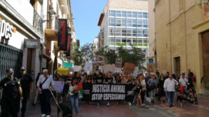 www.mallorcadiario.com_galerias-noticias_galerias_520449_manifestacionanimales_6_