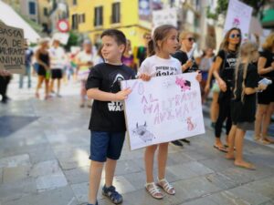 www.mallorcadiario.com_galerias-noticias_galerias_520449_manifestacionanimales_8_