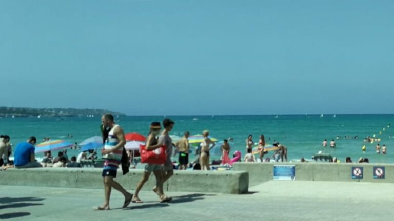 turistas playa de palma