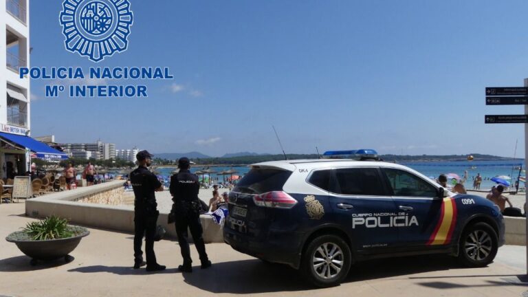 Policía nacional s'illot
