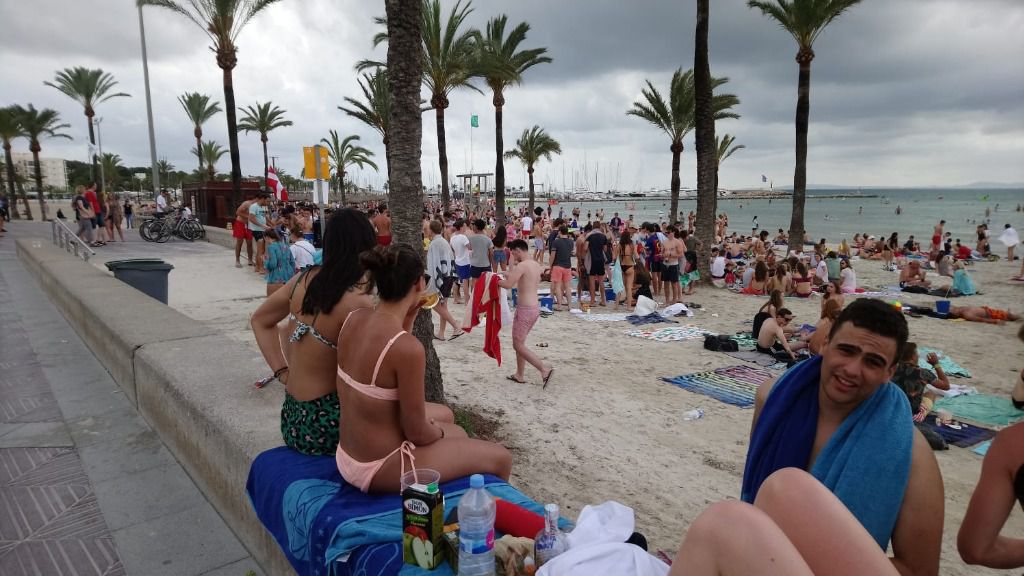 playa mal tiempo turistas