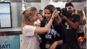 vueling cardiff ni&ntilde;os abandonados