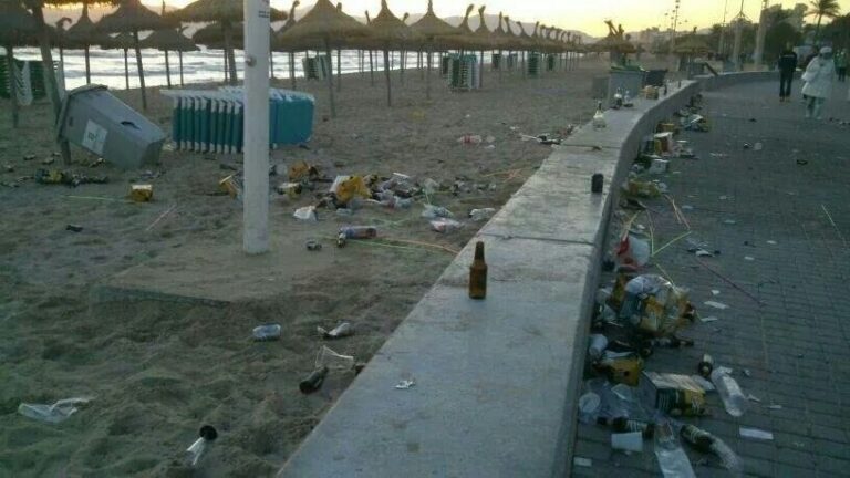 La degradación urbanística de la zona contribuye al mal uso por parte de muchos visitantes