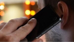 hombre telefono