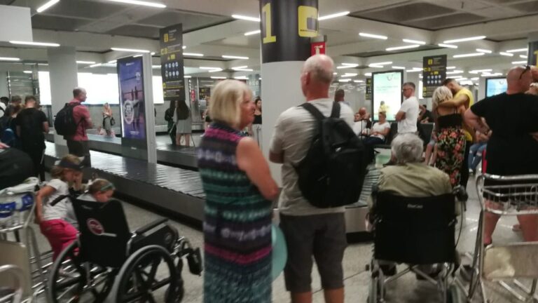 aeropuerto son sant joan turista