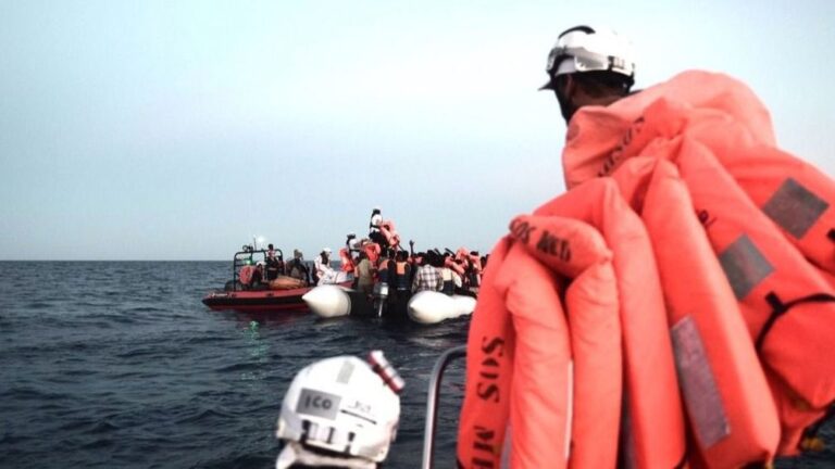 inmigrantes rescate en el mar