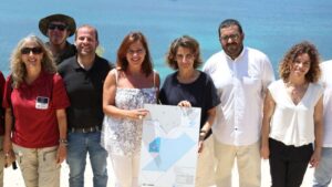 La comitiva balear, en Cabrera, junto a la ministra Teresa Ribera