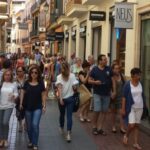 Las ventas del comercio mejoran un 4,6 por ciento y atraen casi 2.000 millones de gasto turístico