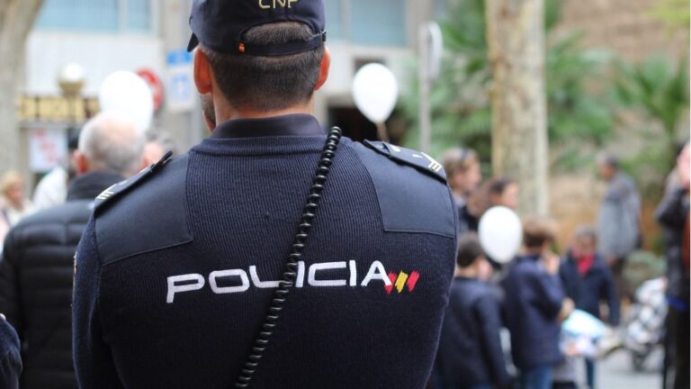 policía