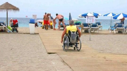 turismo accesible playa silla de ruedas