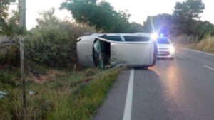 coche volcado accidente