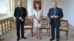 La alcaldesa de Manacor, Cati Riera junto a Ladaria y Taltavull