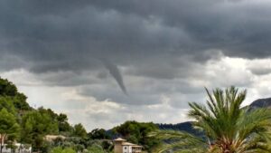 Un peque&ntilde;o cap de fibl&oacute; ha podido verse desde Palma FOTO: @EmiliZapataRod1