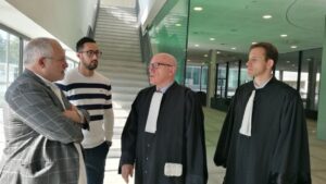 El rapero Valtonyc junto a sus abogados en Gante