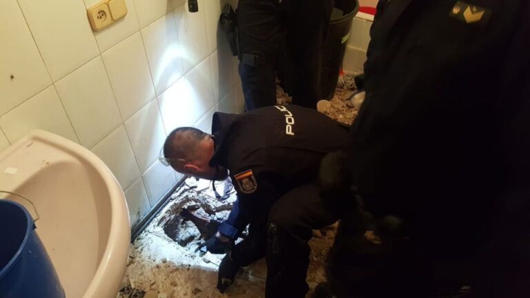 policia, baño, droga