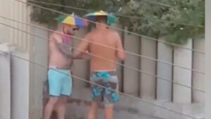 El grupo "No eres del Arenal si..." de Facebook publica un v&iacute;deo de dos turistas drog&aacute;ndose a plena luz del d&iacute;a